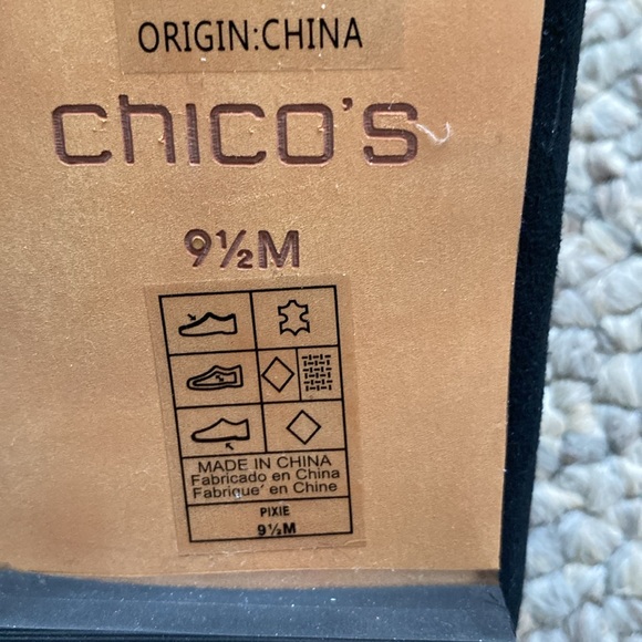 New size 9.5 Chico faux black suede pull on with fur lining and Pom pom - Picture 5 of 7